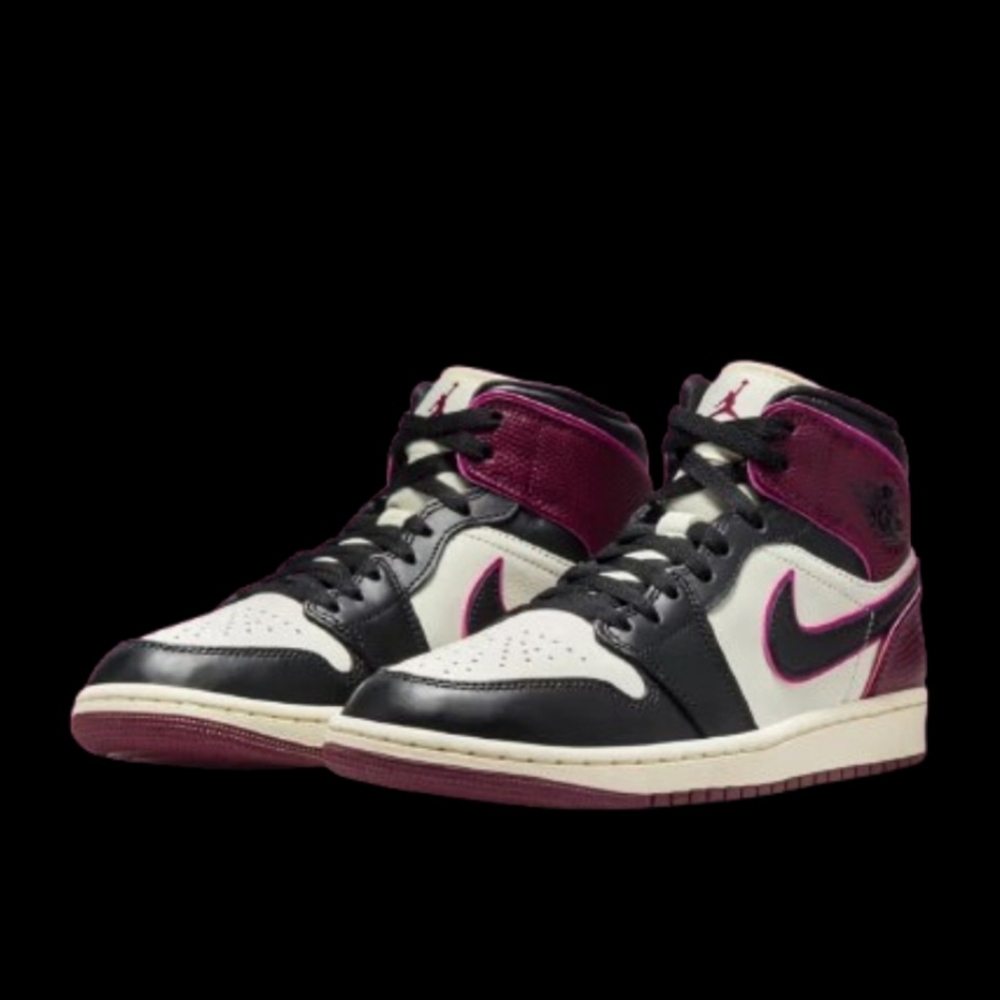 Nike Air Jordan 1 Mid Womens Size 7 Black Bordeaux Sail Active Pink